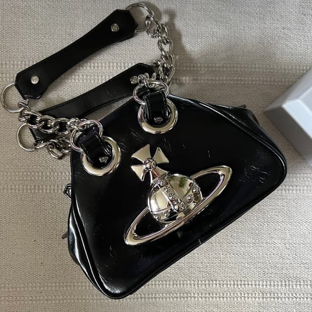 비비안웨스트우드 아카이브 야스민 숄더백 구해요