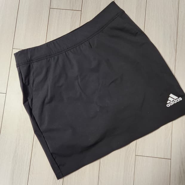 새상품급)아디다스 스포츠 스커트 사이즈s

여러 중고사이트에도 같이 판매