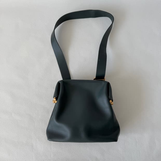 오소이(OSOI) 레더 브로트백