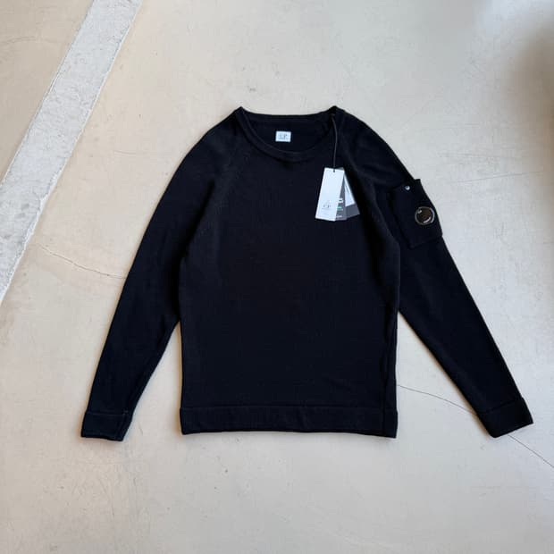 cp컴퍼니 렌즈 크루넥 스웨터