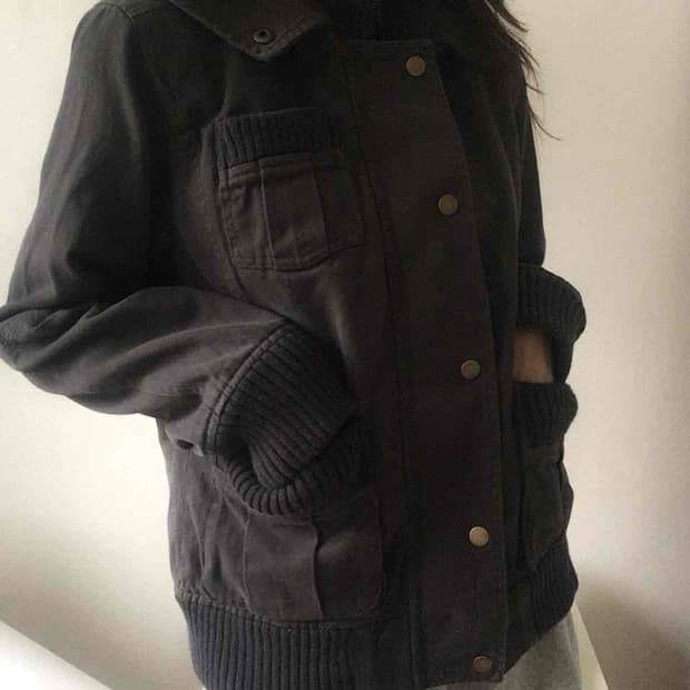 라뮤에 차콜 빈티지 워싱 후드 밴딩 자켓