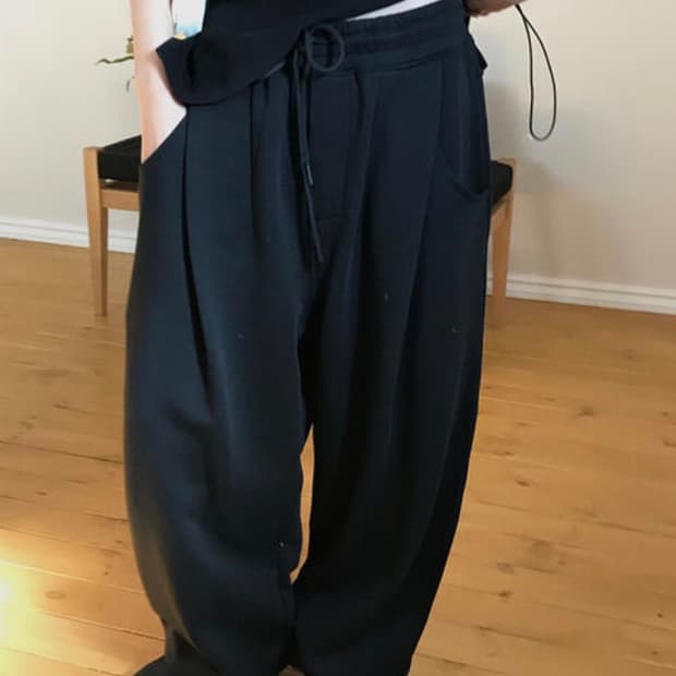 블렘토 핀턱 스웨트 팬츠 블랙