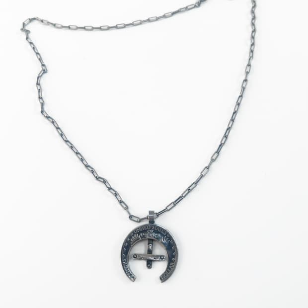 Os) 노스웍스 QUARTER CROSS PENDANT NECKLACE