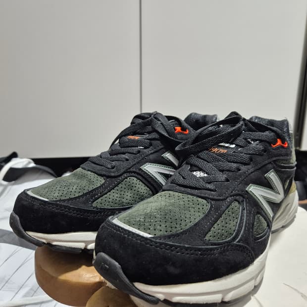 뉴발란스 m990v4