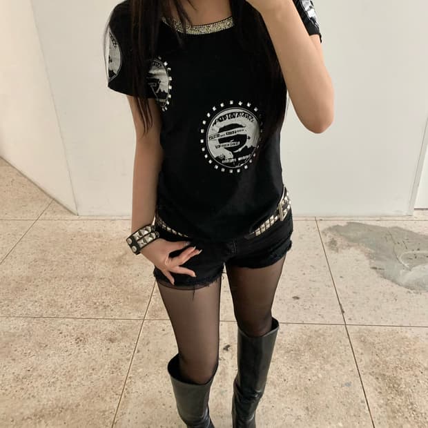 Beaded crest graphic tee