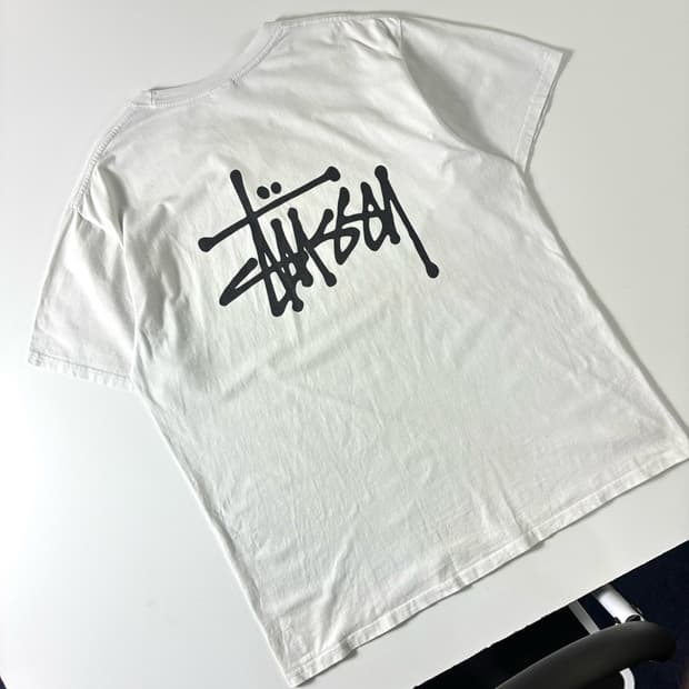 Stussy  스투시 베이직 스탁 로고 화이트 반팔티셔츠  
