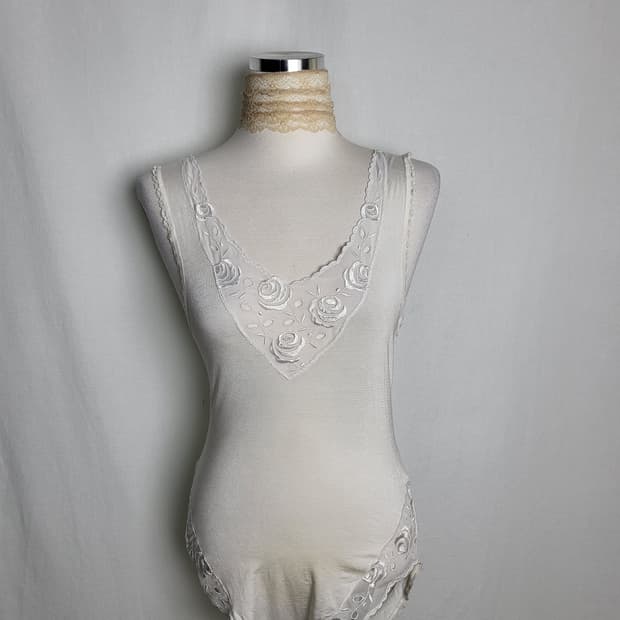 빈티지 화이트  로즈 바디수트