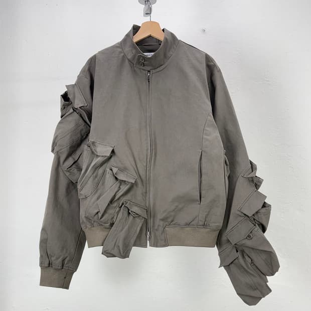 포스트아카이브팩션 8.0+ 컬렉션 밀리터리 쿼트 포켓 아미 봄버 자켓