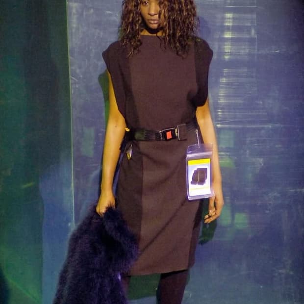 마틴 마르지엘라 본인기 2006 fw 런웨이 쇼피스 백레스 드레스