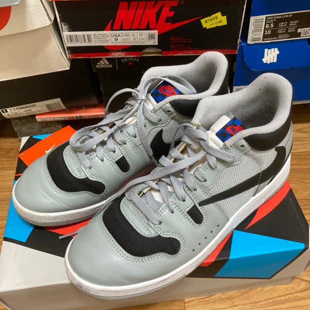 나이키x스캇 맥어택