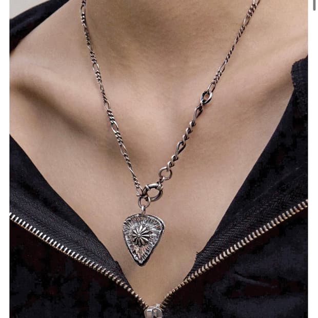 Pog service 목걸이 구합니다.