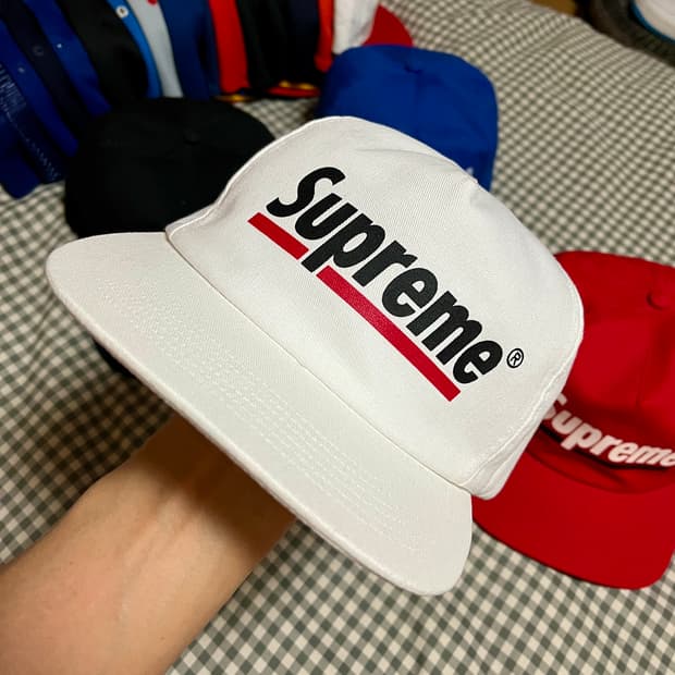 슈프림 언더라인 스냅백 화이트