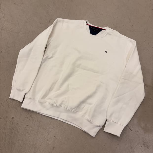 타미 힐피거 화이트 스몰로고 맨투맨