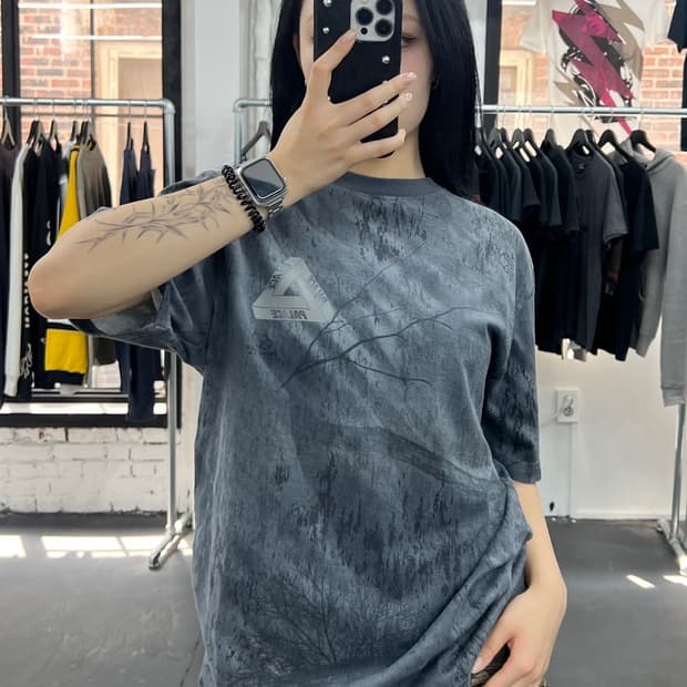 팔라스 리얼트리 패턴 티셔츠