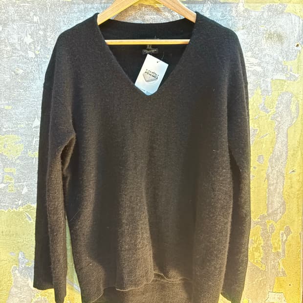 블랙 도톰 울캐시미어 브이넥니트