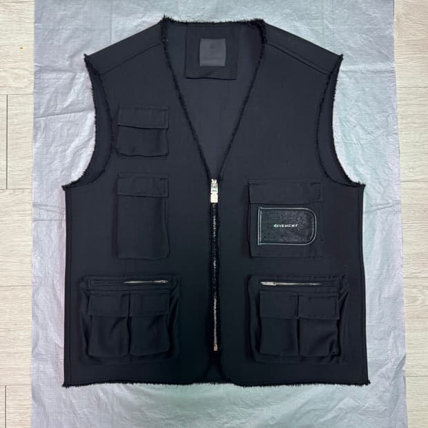 Givenchy 지방시 테크니컬 베스트 (52)