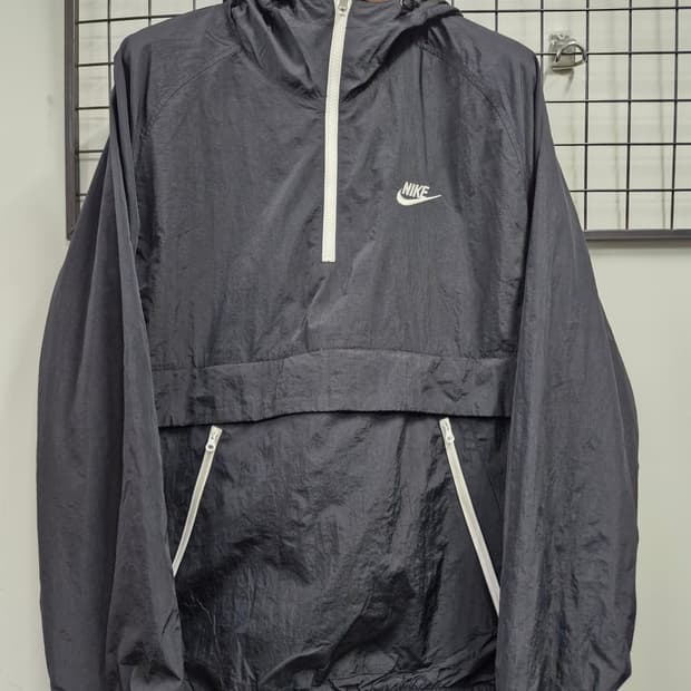 105XL 나이키 우븐 아노락 자켓.