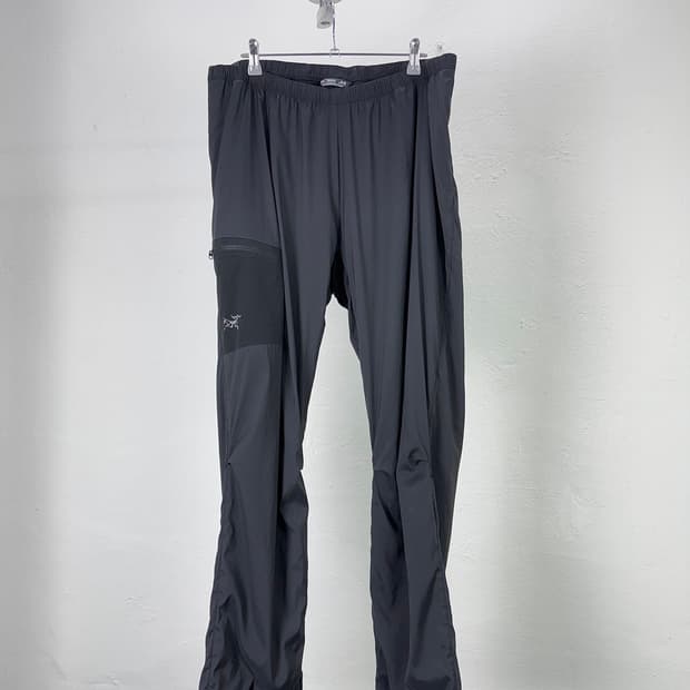 아크테릭스 벤타 블랙 프로톤 드로즈 조거 팬츠