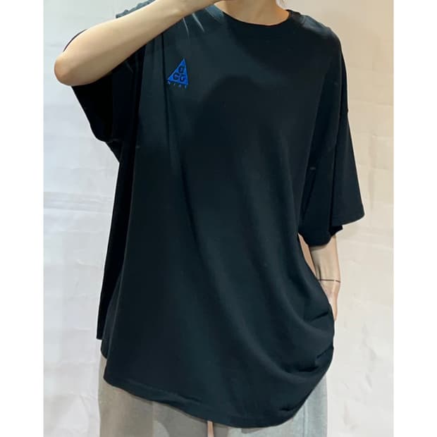 나이키 ACG 로고 오버핏 블랙 반팔티