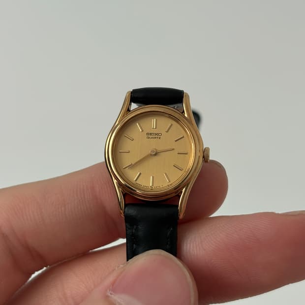 80s gold mini ladies quartz (deadstock)