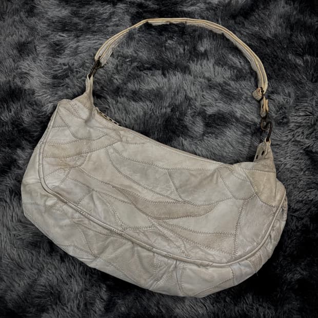 아이보리 가죽패치 크로스백