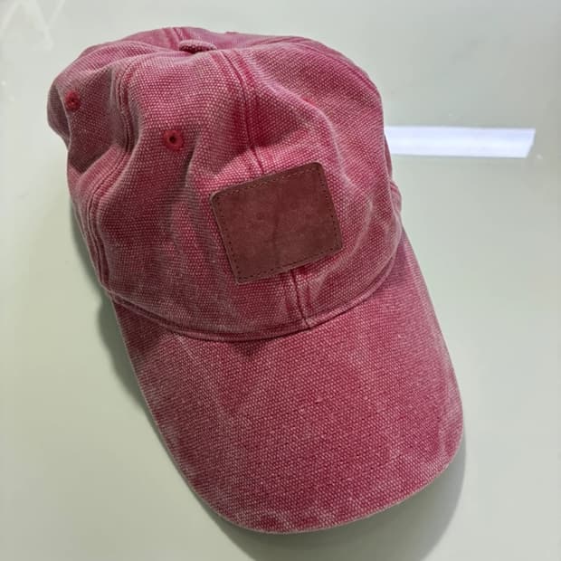 아크네 스튜디오 레더 패치 코튼 캡 핑크