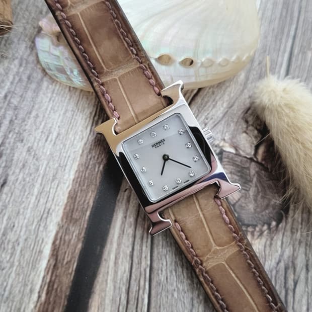 정품 에르메스 H아워 12P 펄 다이얼 다이아 악어스트랩 쿼츠시계 풀구성