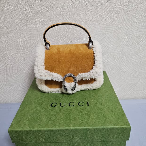 구찌 디오니서스 양털 스웨이드 가방