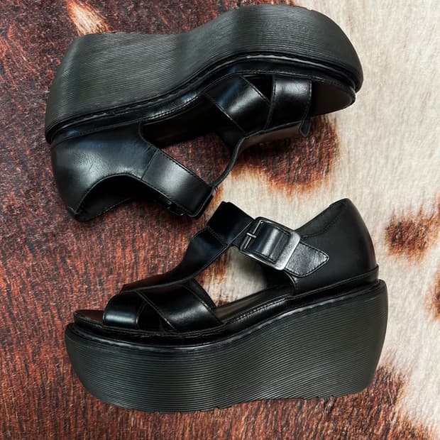 [235] 닥터마틴 아다야 ADAYA 통굽 플랫폼 샌들