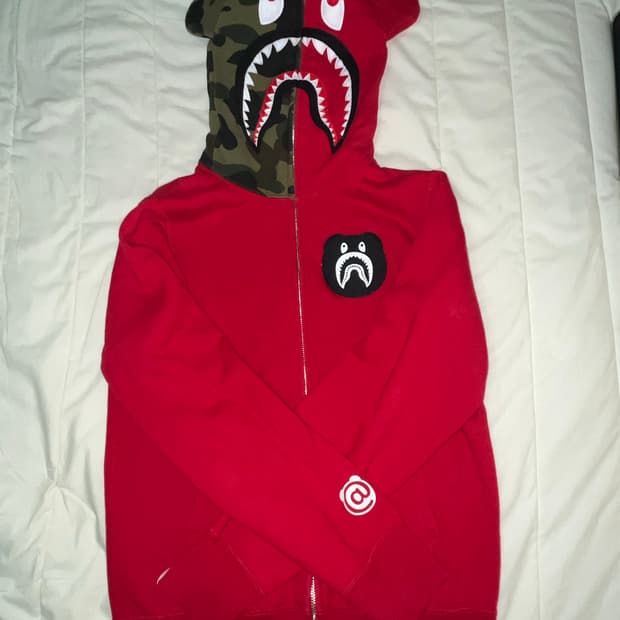 베이프 베어브릭 적계 샤크 후드집업 판매합니다