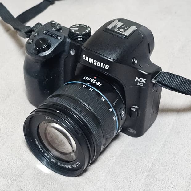 삼성 NX30 미러리스 카메라
