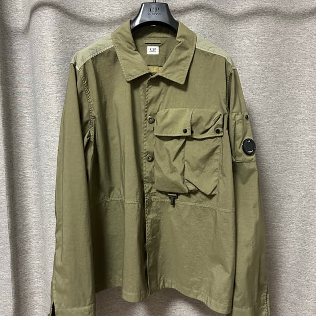 CP컴퍼니 오버셔츠 탄창 가먼츠다잉 올리브 (110)