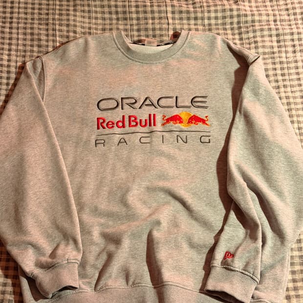 뉴에라 레드불 맨투맨