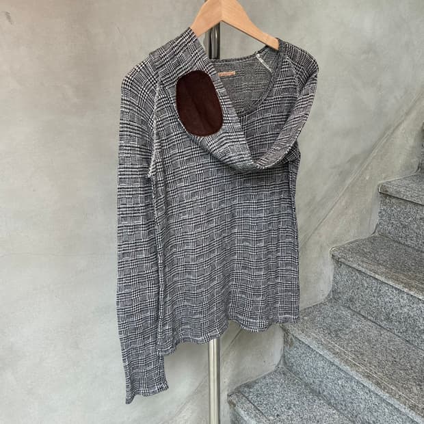 캐피탈 패치 니트 티셔츠