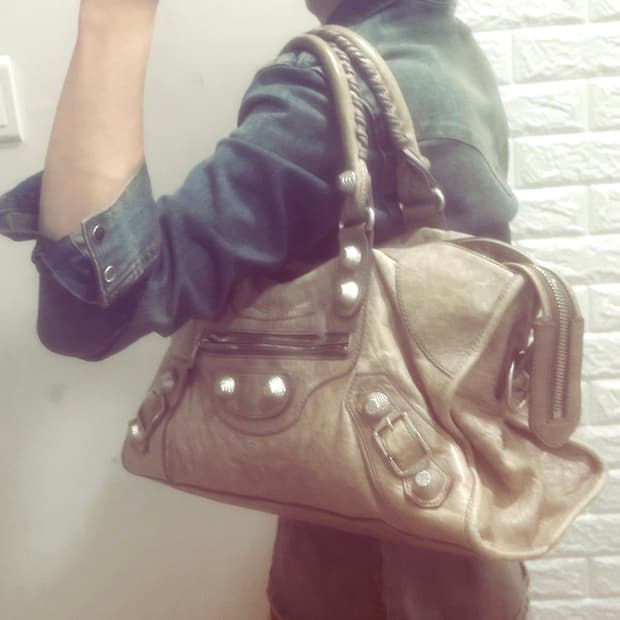 발렌맛 모터백 레더 베이지 Y2K 빈티지 토트백