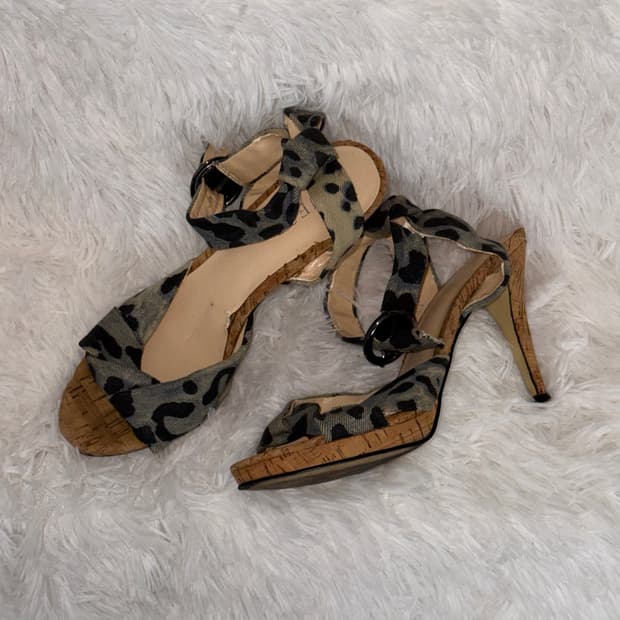 235 Guess 게스 레오파드 패턴 샌들힐