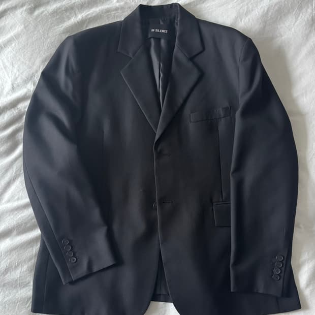 인사일런스 블레이저