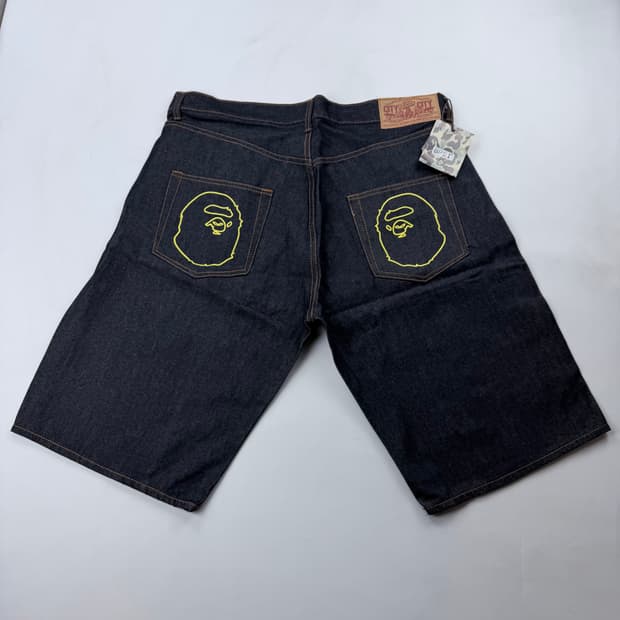 (새상품) 베이프 에이프 헤드 자수 버뮤다 데님팬츠