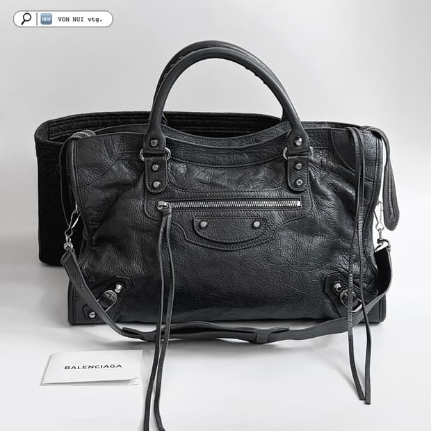 발렌시아가 클래식 시티백 미듐 판매합니다.