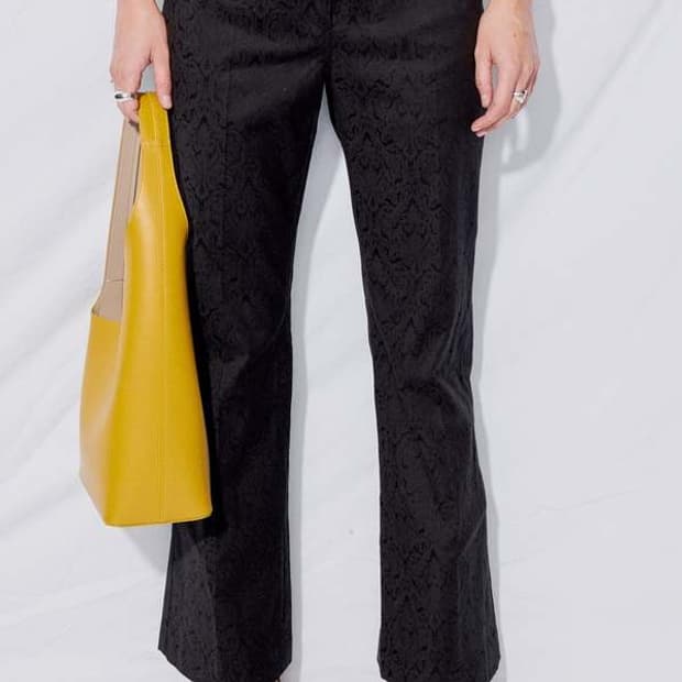 아모멘토 자카드 플레어 데님팬츠