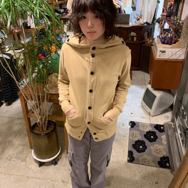 캐피탈 베이지 스트라이프 스냅 후드