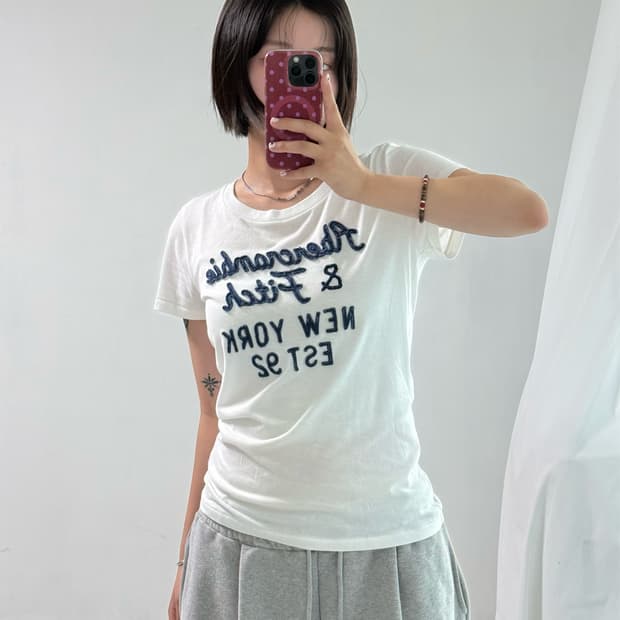 아베크롬비 화이트 슬림핏 반팔티