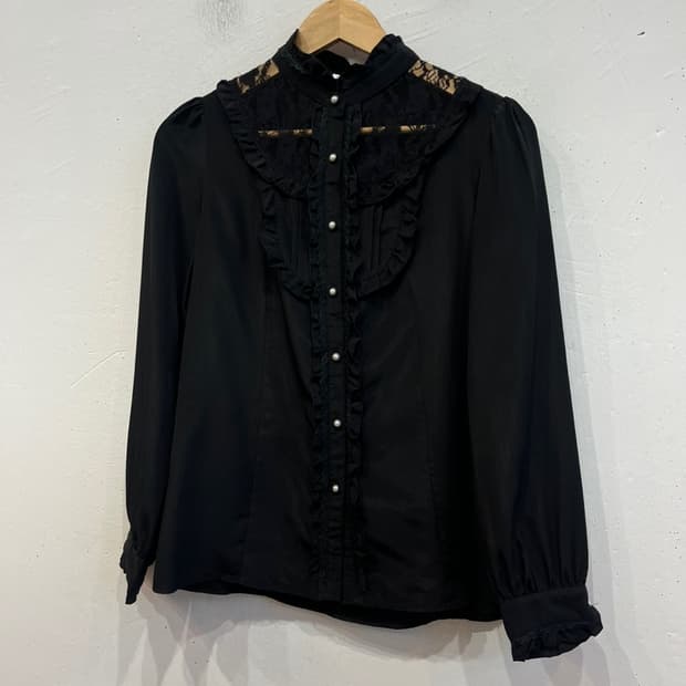 액시즈팜 프릴 블라우스 