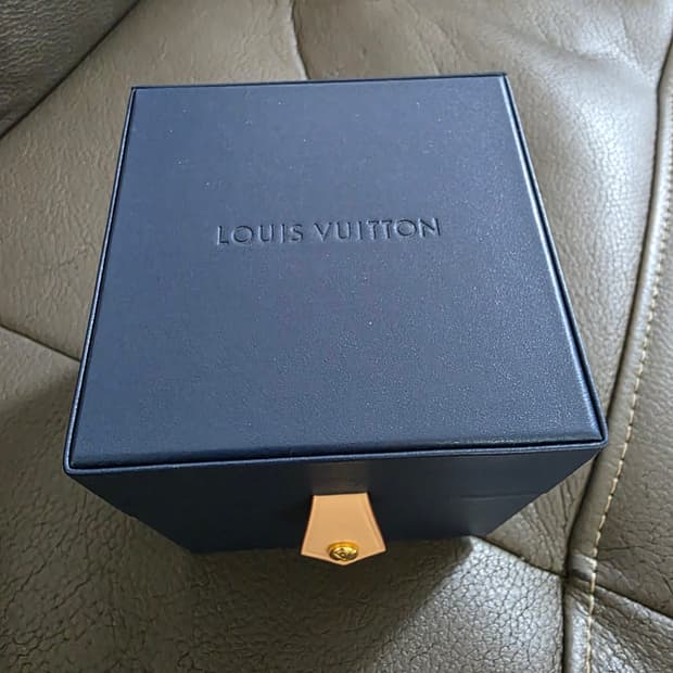 정품 루이비통시계 케이스 팝니다