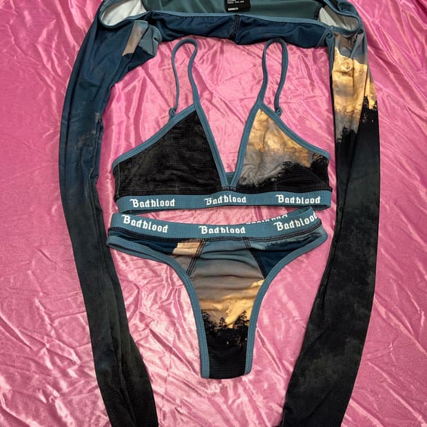 배드블러드 수영복