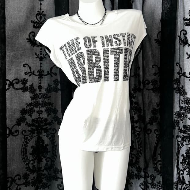 big letter graphic short-sleeved