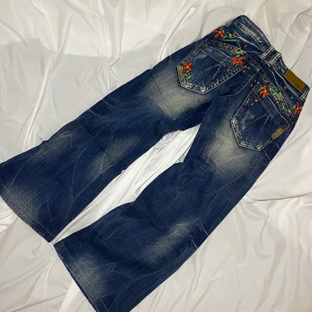 Lolita Jeans . 엠브로이드 부츠컷 워싱진