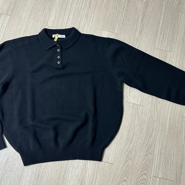 Classic Collar Knit in Black 문달 카라 니트 