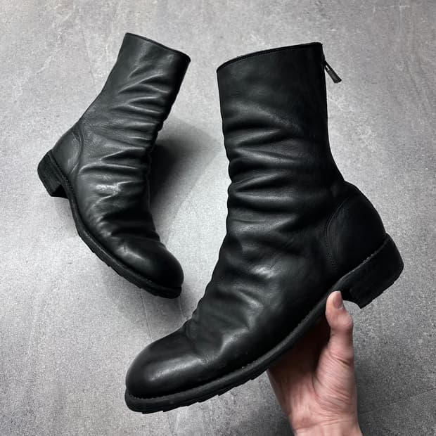 구이디 홀스 풀 그레인 백 지퍼 부츠