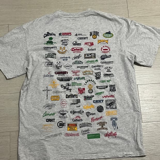 칼하트 로고 반팔 티셔츠